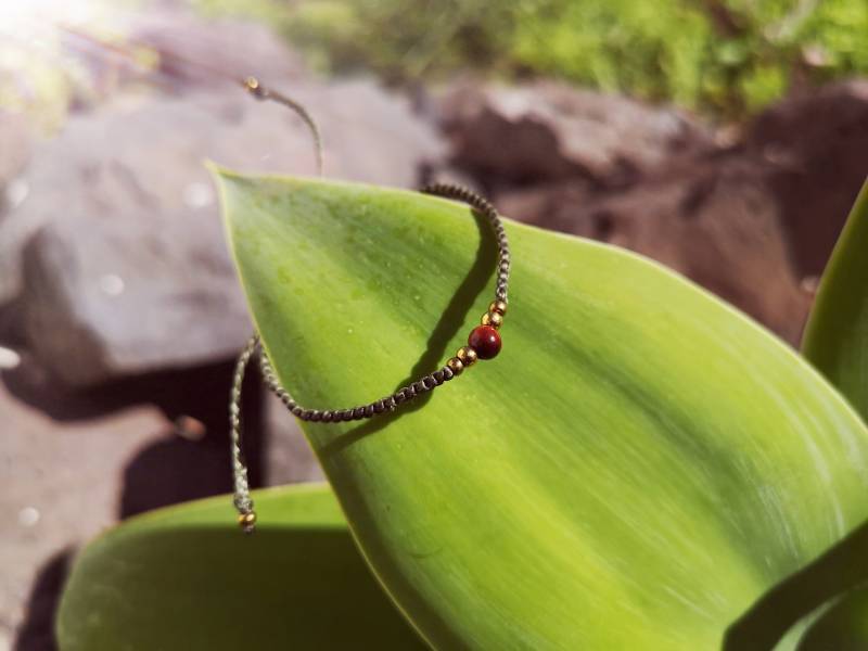 Drachenauge-Amulett Makramee-Armband von SuryaAmulets