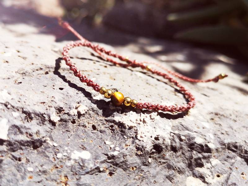 Handmade Tigerauge Amulet Makramee Armband von SuryaAmulets