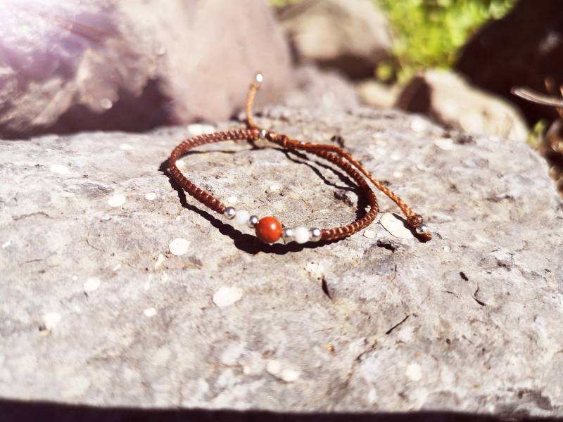 Roter Jaspis -Amulett Makramee Armband Mit Turmalin von SuryaAmulets