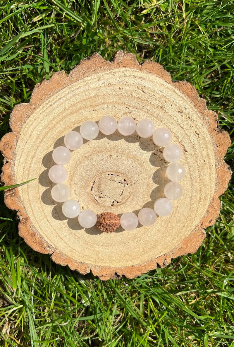 Rosenquarz Und Heilige Rudraksha Halbedelstein Perlen Stretch Mala Armband Meditationshilfe von SuryaHolistic