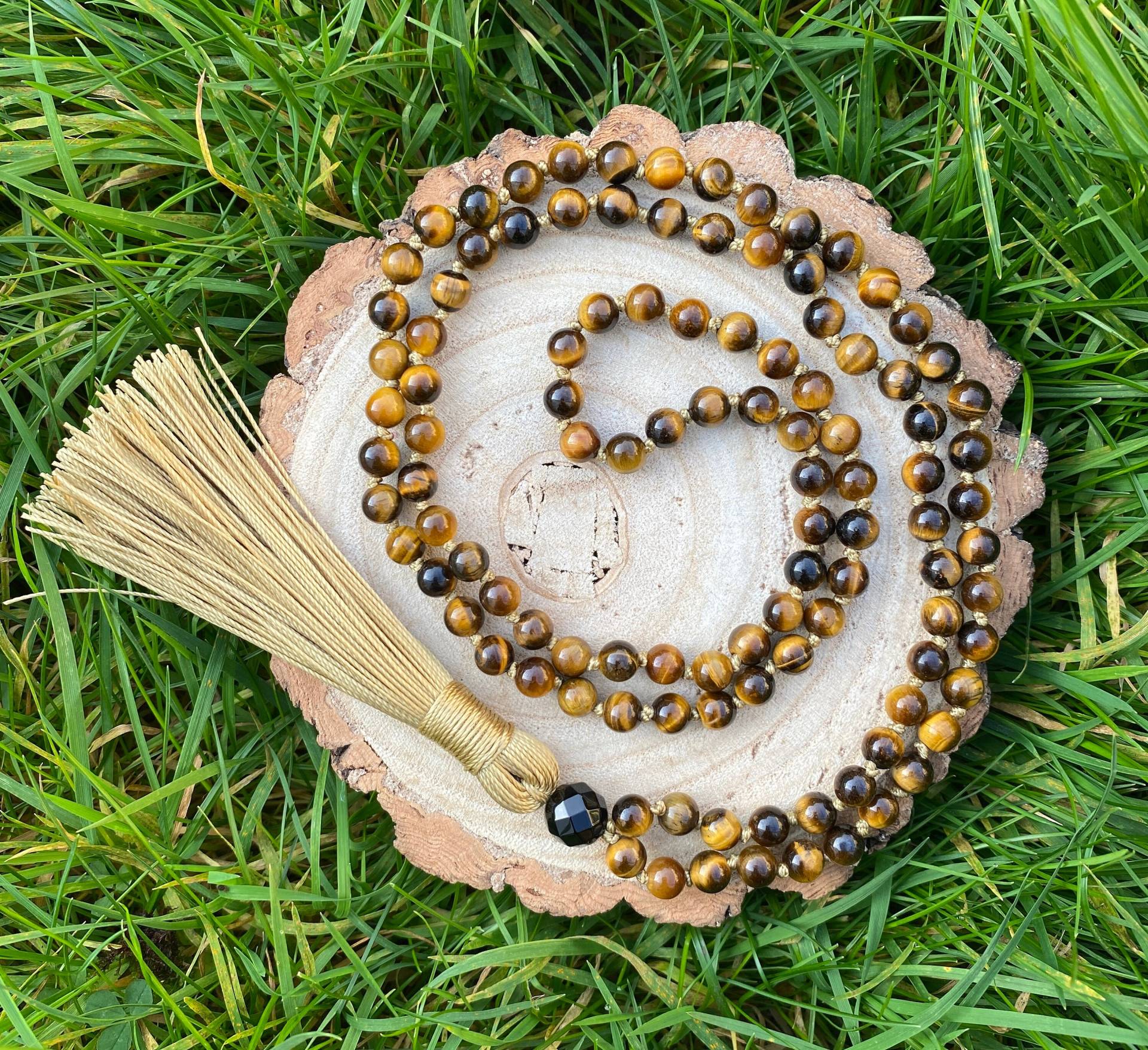 Tigerauge & Schwarzer Onyx Mala Perlen Handgeknüpfte Quasten Gebetskette Tigerauge & Schwarzer Onyx Mala Perlen Handgeknüpfte Quasten Gebetskette von SuryaHolistic
