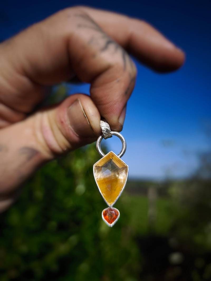 Inner Higher Self Gold Rutilquarz& Sapphir Heilstein Pendant Handgemachtes Unikat Bohemian Boho Hippie von SuryasMoon