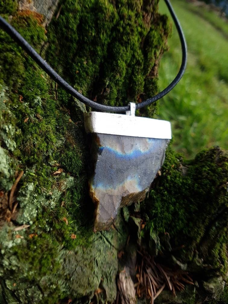 Labradorite Anhänger Feinsilber Schutzstein Handgemachtes Unikat Boho von SuryasMoon