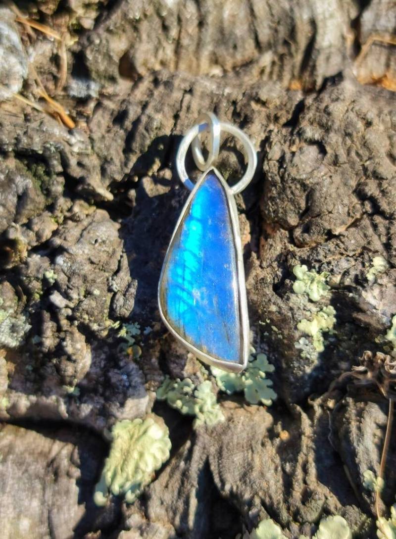 Protection Circle Labradorit in Feinsilber Handgemachtes Unikat Boho Hippie Heilstein Yoga von SuryasMoon