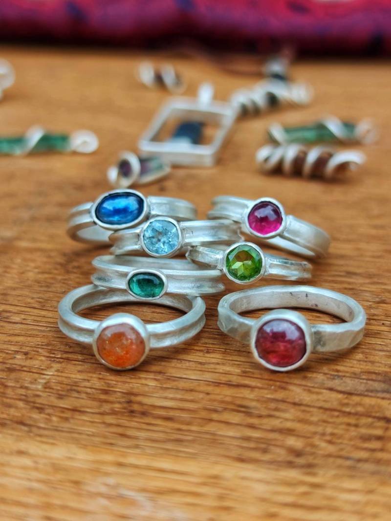 Wunderschöne Bunte Dezente Stapelringe Boho Hippie Handgemachte Unikate Stackable Rings Stackers von SuryasMoon