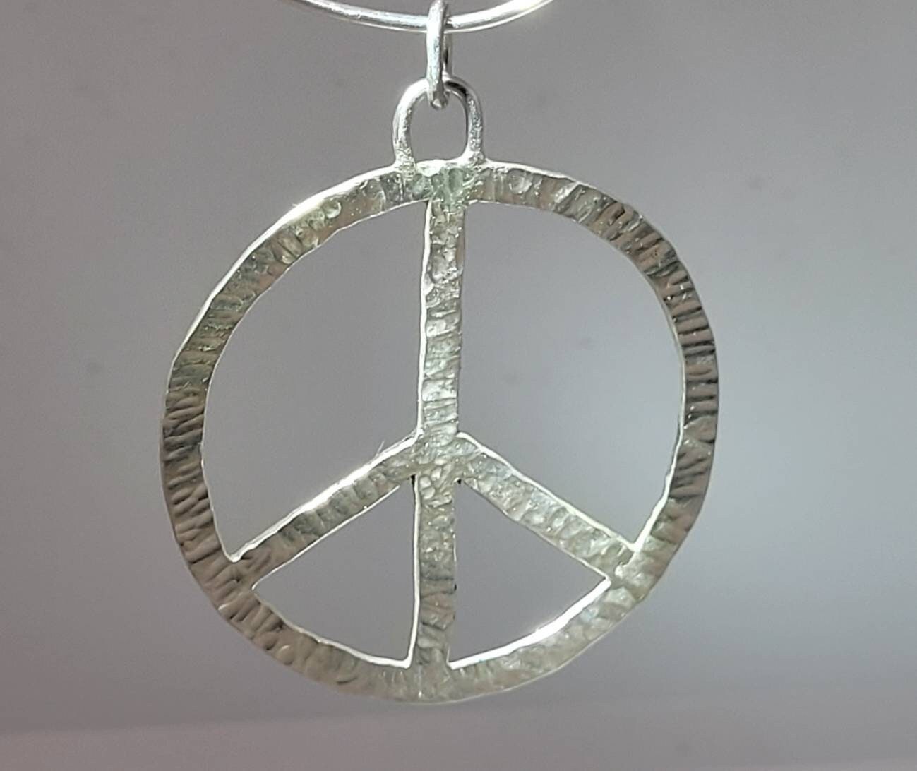 935Er Silber Peace Anhänger Gehämmert - Unikat - Frieden 935Er Silber Peace Anhänger Gehämmert - Unikat - Frieden von SusIdeenReich