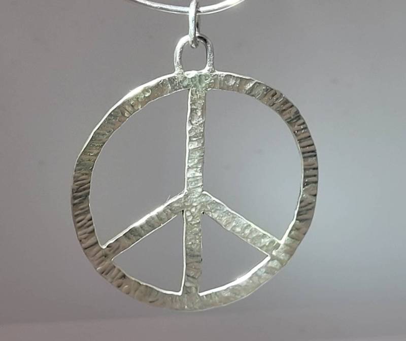 935Er Silber Peace Anhänger Gehämmert - Unikat - Frieden 935Er Silber Peace Anhänger Gehämmert - Unikat - Frieden von SusIdeenReich