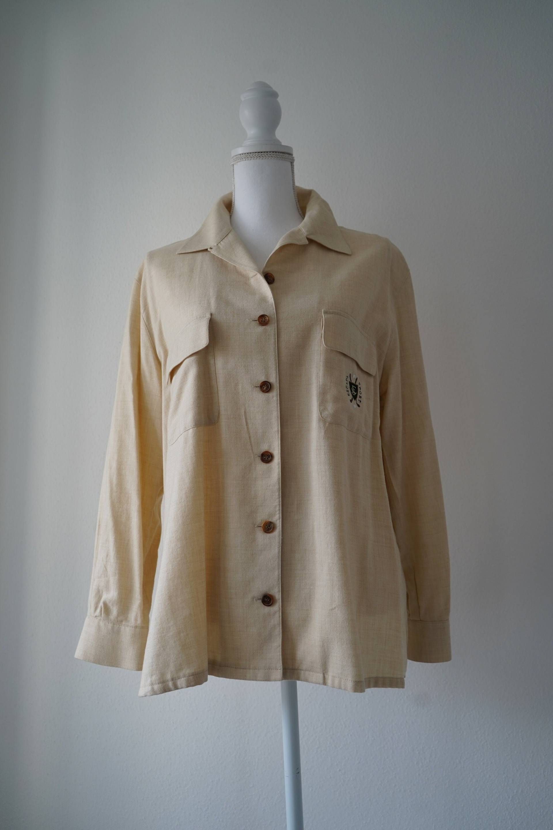 Lässige Escada Sport Bluse, Beige, 83% Baumwolle, Gr. 42, Guter Vintagezustand Lässige Escada Sport Bluse, Beige, 83% Baumwolle, Gr. 42, Guter Vintagezustand von SusTreasures