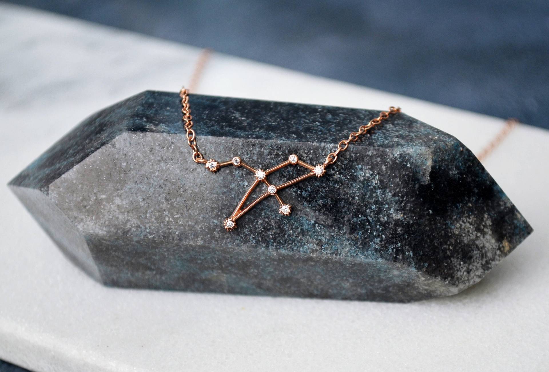 Leo Constellation Halskette, Vergoldet Zodiac Schmuck von Susabellas