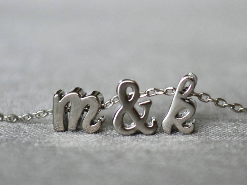 Personalisierte Buchstabe Halskette - Silber Oder Gold Brautjungfer Geschenk Blumen Mädchen Mutter Der Braut Mama Für Sie von Susabellas