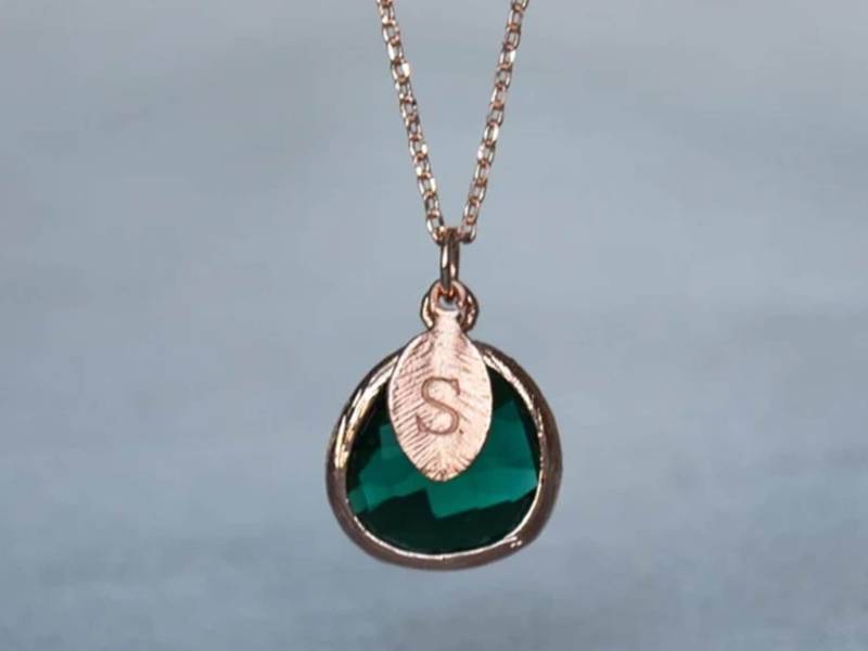 Personalisierte Smaragd Halskette, Brautjungfer Mai Birthstone Benutzerdefinierte Erste Geschenk Für Sie, Schmuck von Susabellas