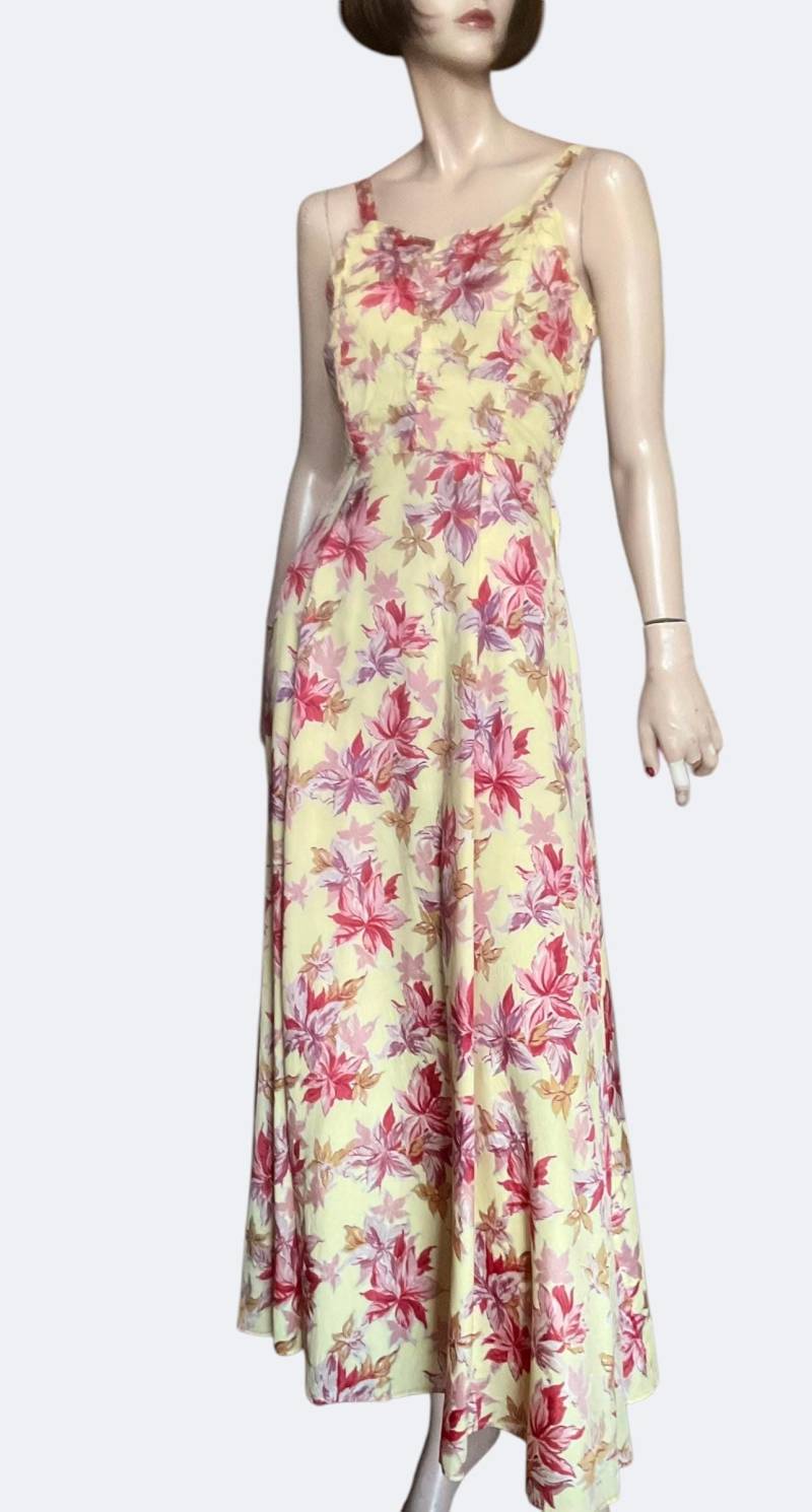 1940Er Jahre Hellgelbes Kleid Mit Foliate Print 34 "Büste 26" Taille von SusanHaywardVintage