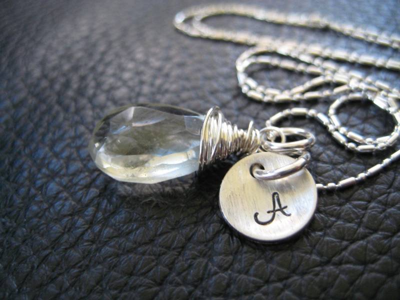 Grüne Amethyst Monogramm Personalisierte Halskette von SusanKJewelry