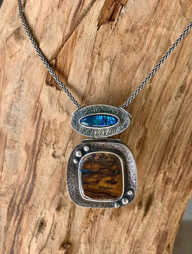 Scharnier Anhänger Mit Boulder Opal Und Paua Shell von SusanKayStudio