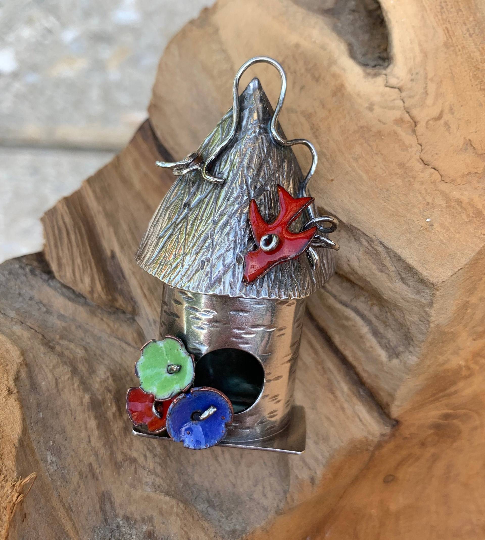 Silber Und Emaille Blume Vogel Haus Anhänger Serie 2 Silber Und Emaille Blume Vogel Haus Anhänger Serie 2 von SusanKayStudio