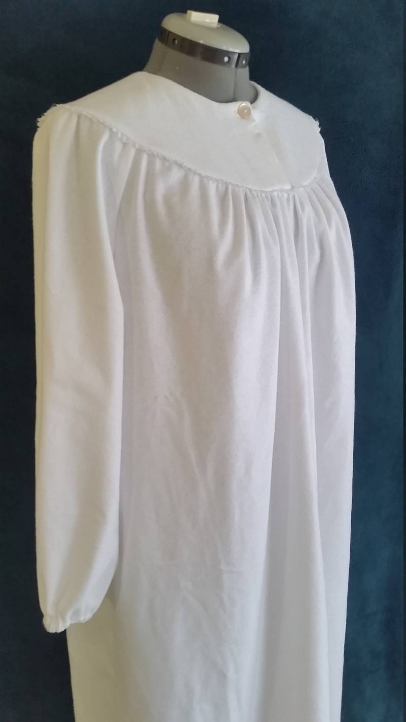 Damen Custom Made Baumwoll Flanell Nachthemd von Susannassewing