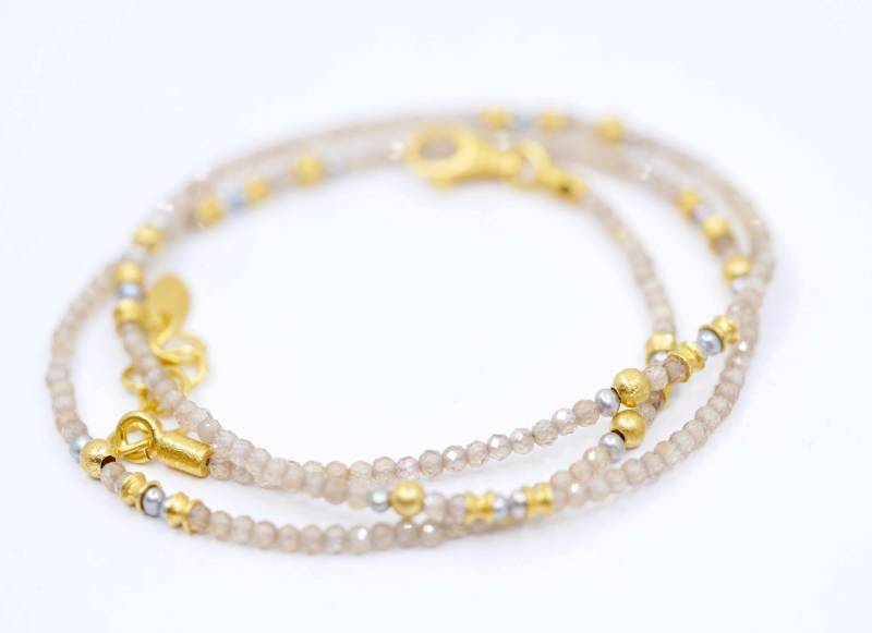 Festliche Kette Mit Grauen Perlen Und Nudefarbenem Zirkon, 42-45cm von SusanneKringsSchmuck