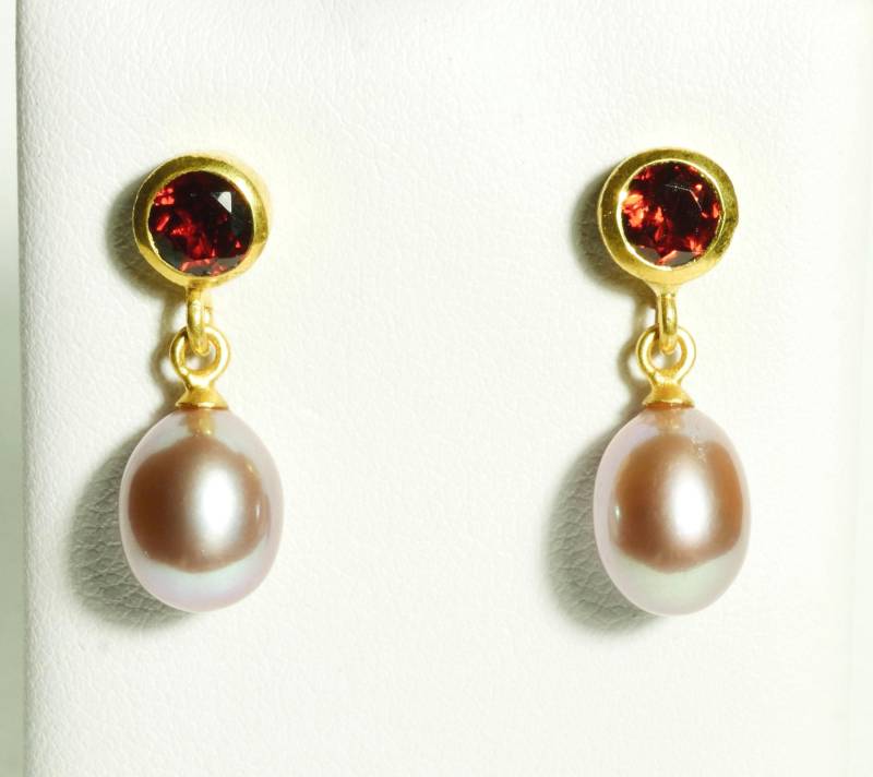 Granat Ohrringe Gold Mit Perle von SusanneKringsSchmuck