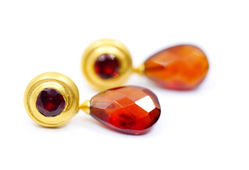 Granat Ohrringe Gold Schnecke von SusanneKringsSchmuck