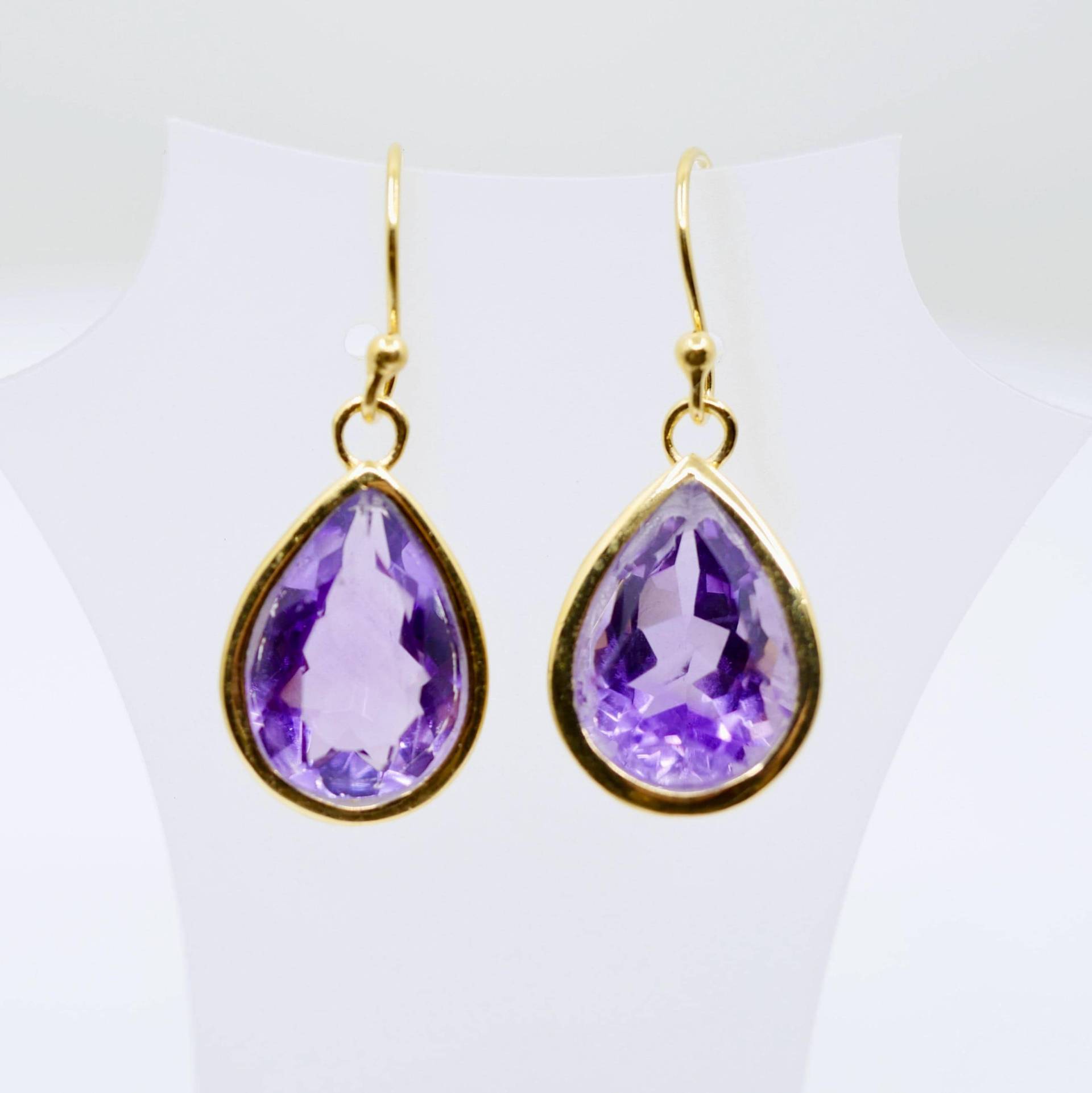 Große Amethyst Ohrringe Golden von SusanneKringsSchmuck