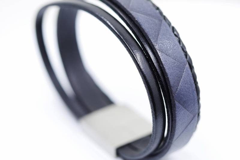 Herren Armband Aus Schwarzem Leder Mit Edelstahl Herren Armband Aus Schwarzem Leder Mit Edelstahl von SusanneKringsSchmuck