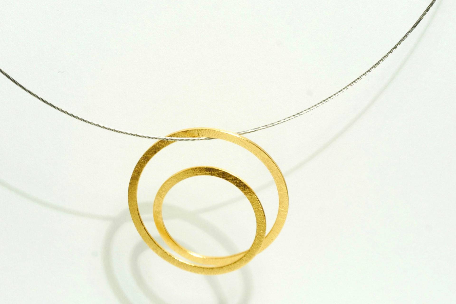 Kette Gold, Anhänger 2, 6cm Mit Halsreifen von SusanneKringsSchmuck