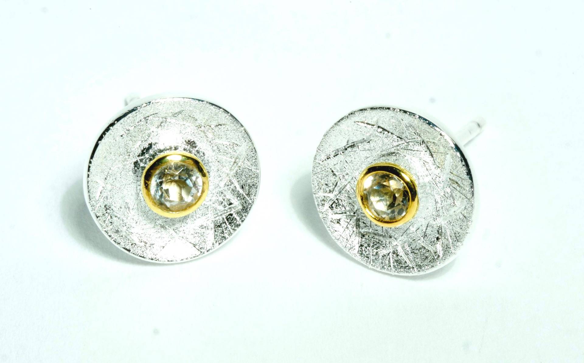 Ohrringe Silber Gold Mit Weißem Topas von SusanneKringsSchmuck