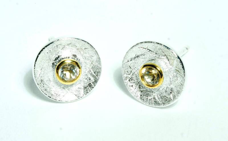 Ohrringe Silber Gold Mit Weißem Topas von SusanneKringsSchmuck