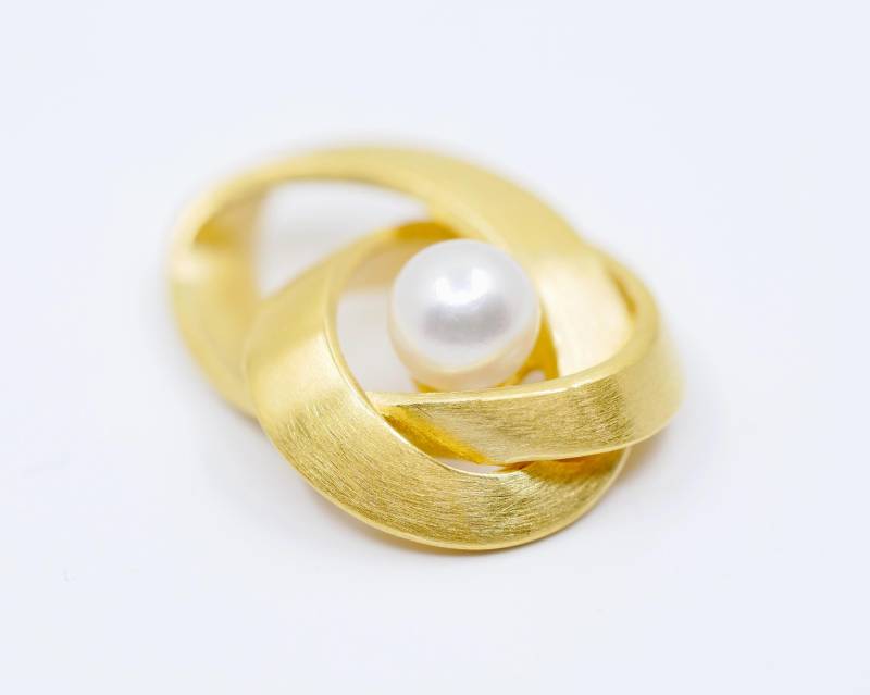 Perlen Anhänger Knoten Mit Echter Perle Weiß von SusanneKringsSchmuck