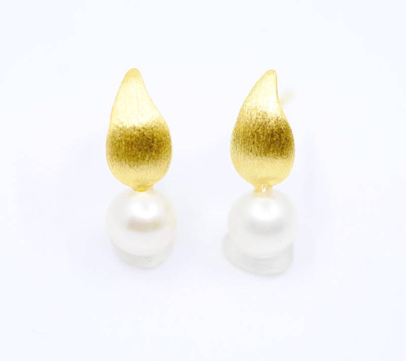 Perlen Ohrringe Goldenes Blatt von SusanneKringsSchmuck