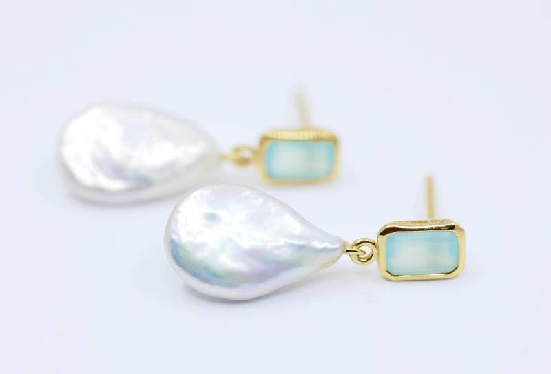 Perlen Ohrringe Mit Aqua Chalcedon von SusanneKringsSchmuck