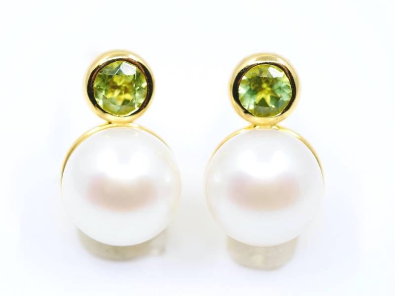 Perlen Ohrringe Mit Grünem Peridot von SusanneKringsSchmuck