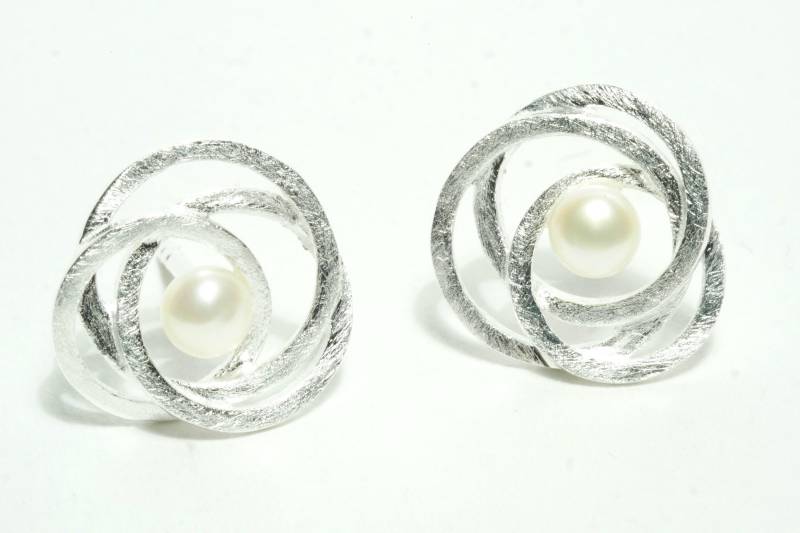 Perlen Ohrringe Silber von SusanneKringsSchmuck