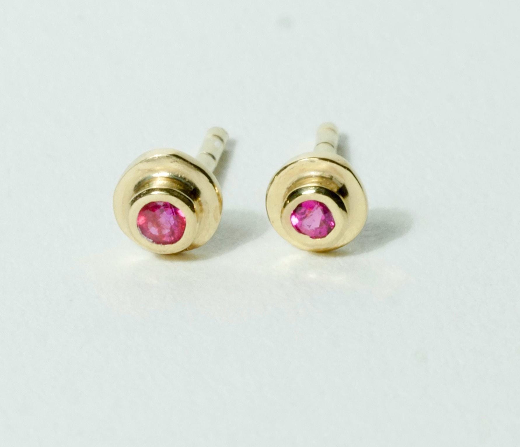 Rubin Ohrringe Gold Rund von SusanneKringsSchmuck