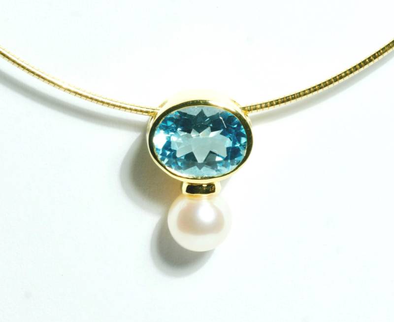 Topas Kette Mit Perle Und Omega Halsreifen von SusanneKringsSchmuck