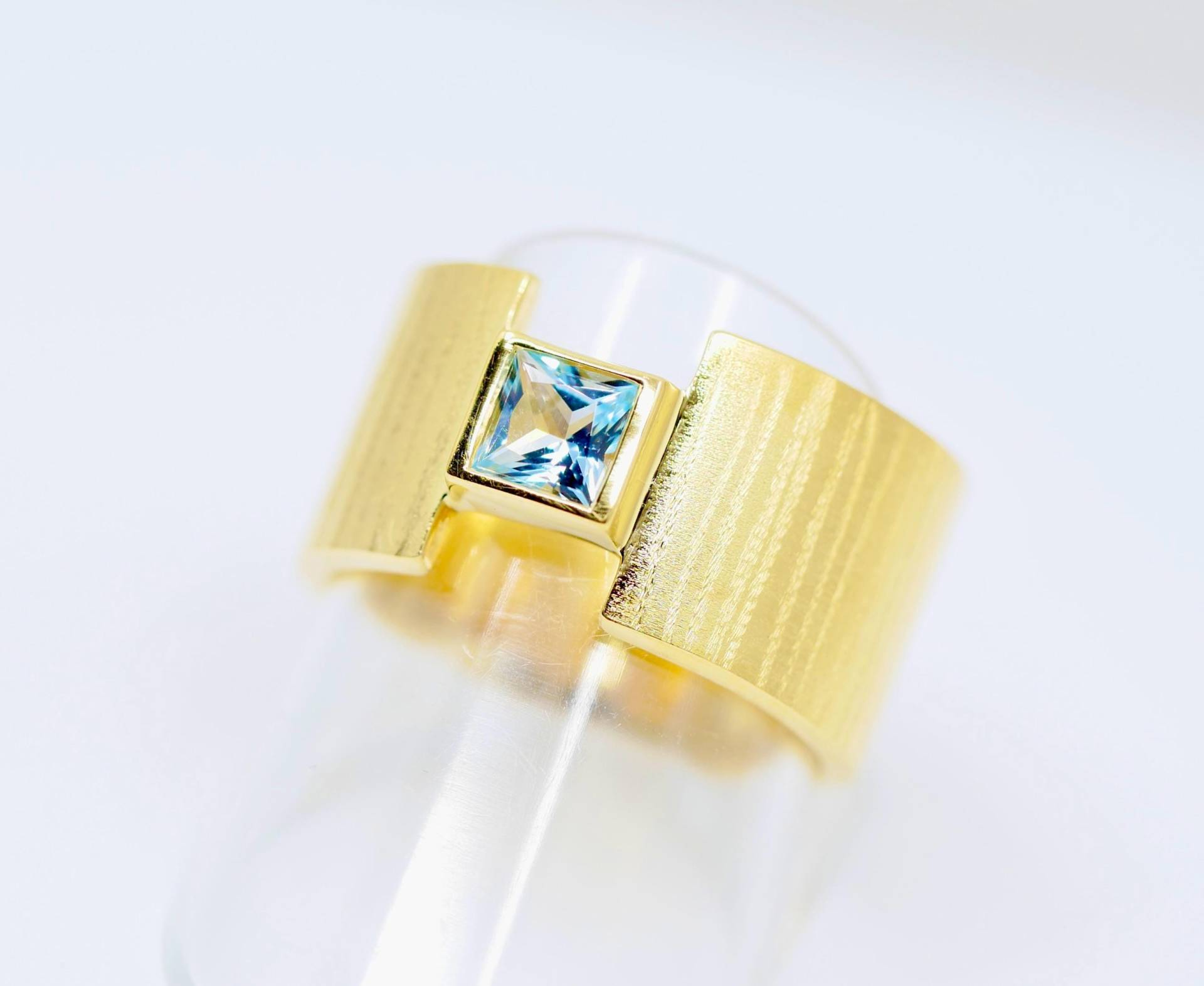 Topas Ring Breit Größe 54 - 55 von SusanneKringsSchmuck