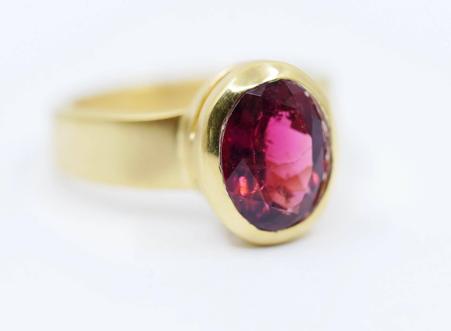 Turmalin Rubelit Ring Größe 53, 5 von SusanneKringsSchmuck