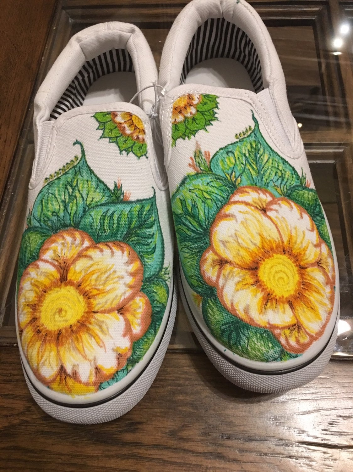 Eins. Floral Inspirierte Größe 8 Rutscht Auf Schuhen von SusansSpecialDesigns