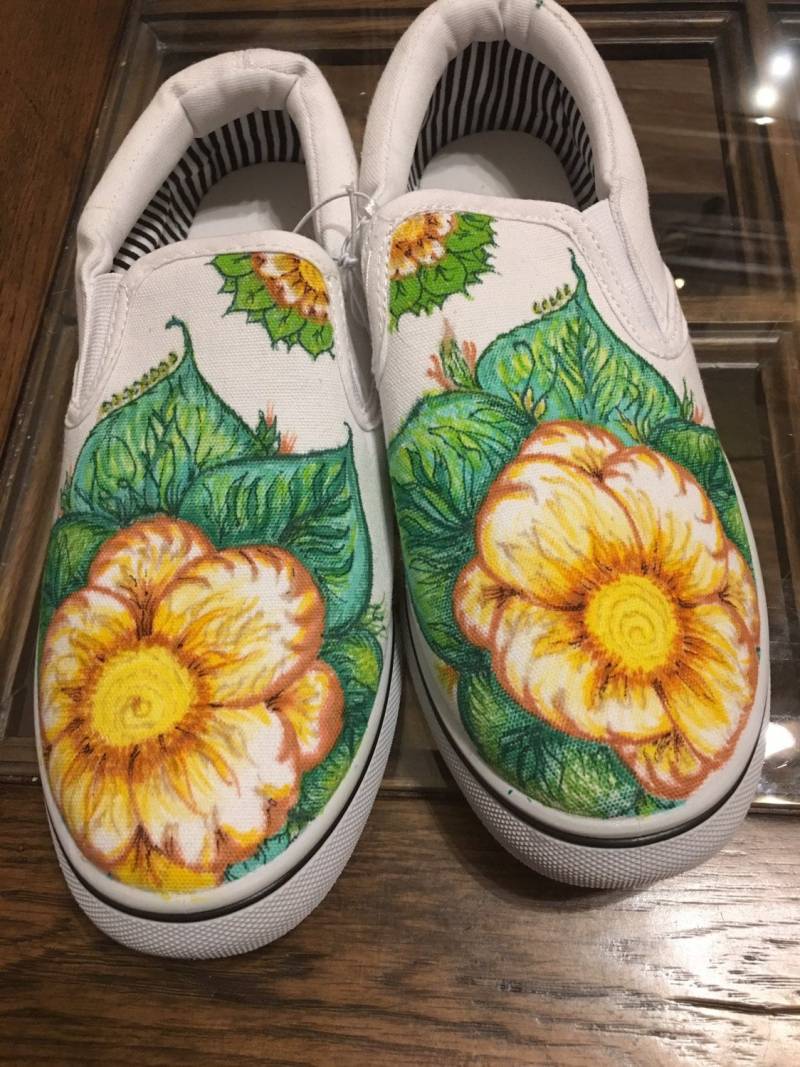 Eins. Floral Inspirierte Größe 8 Rutscht Auf Schuhen von SusansSpecialDesigns