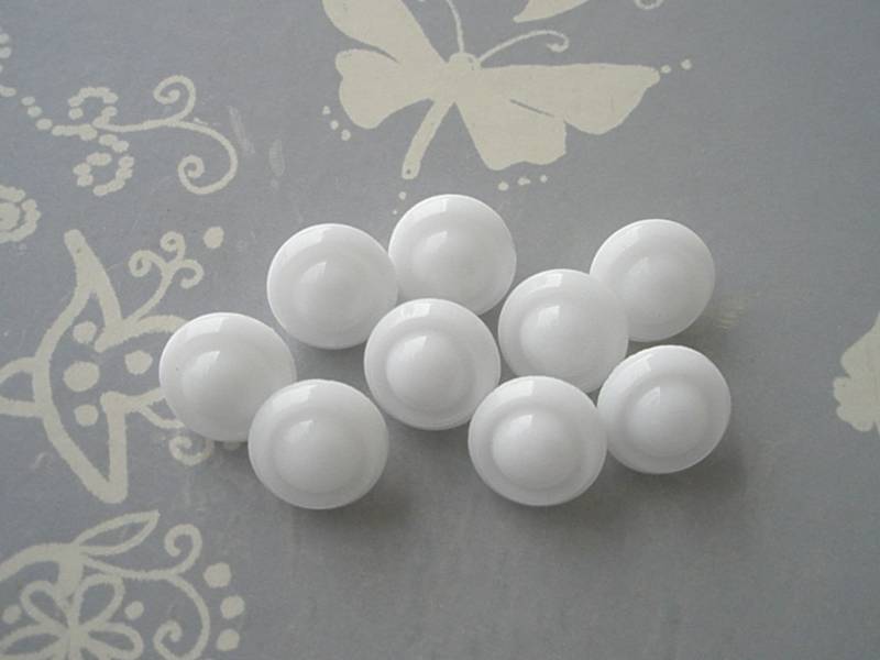 9 Opake Weiße Minis Alte Vintage Glasknöpfe 10mm Sammlerknöpfe Unbenutzte Lagerware von SusiQuButtons