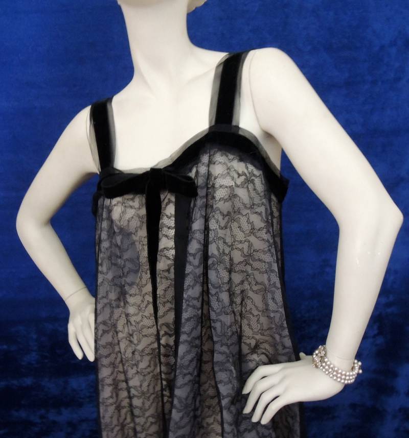 Vintage Sheer Lace Samt Slip Dress Oder Mit Samtbesatz von SusieQsFlashback