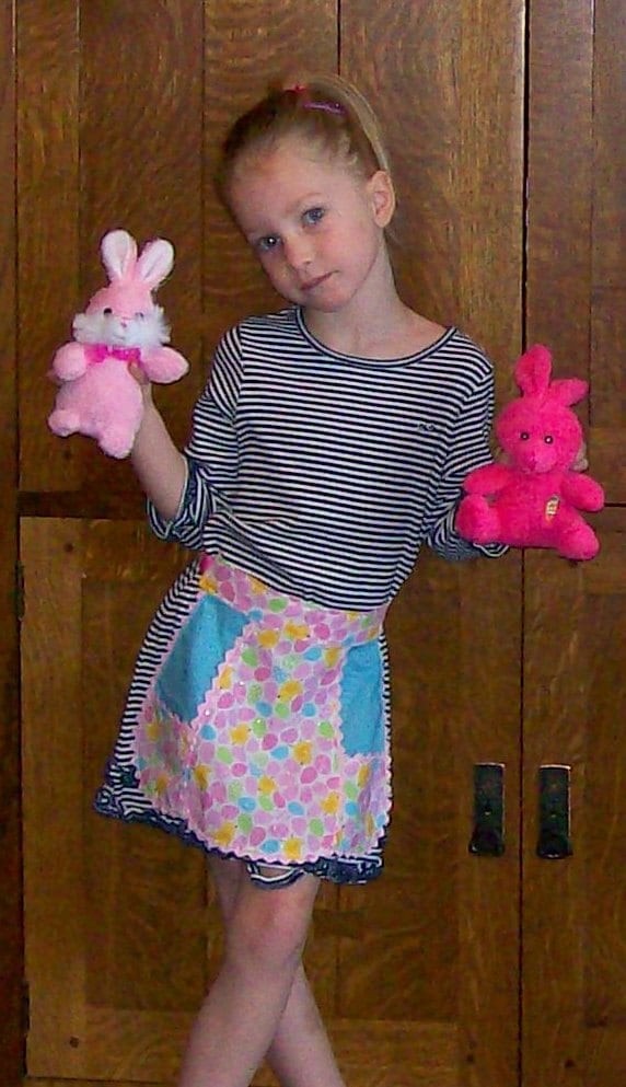 Mädchen-Ostern Halbschürze-Retro Ostern Halbschürze-Kind Größe M von SusiesTieOneOnAprons