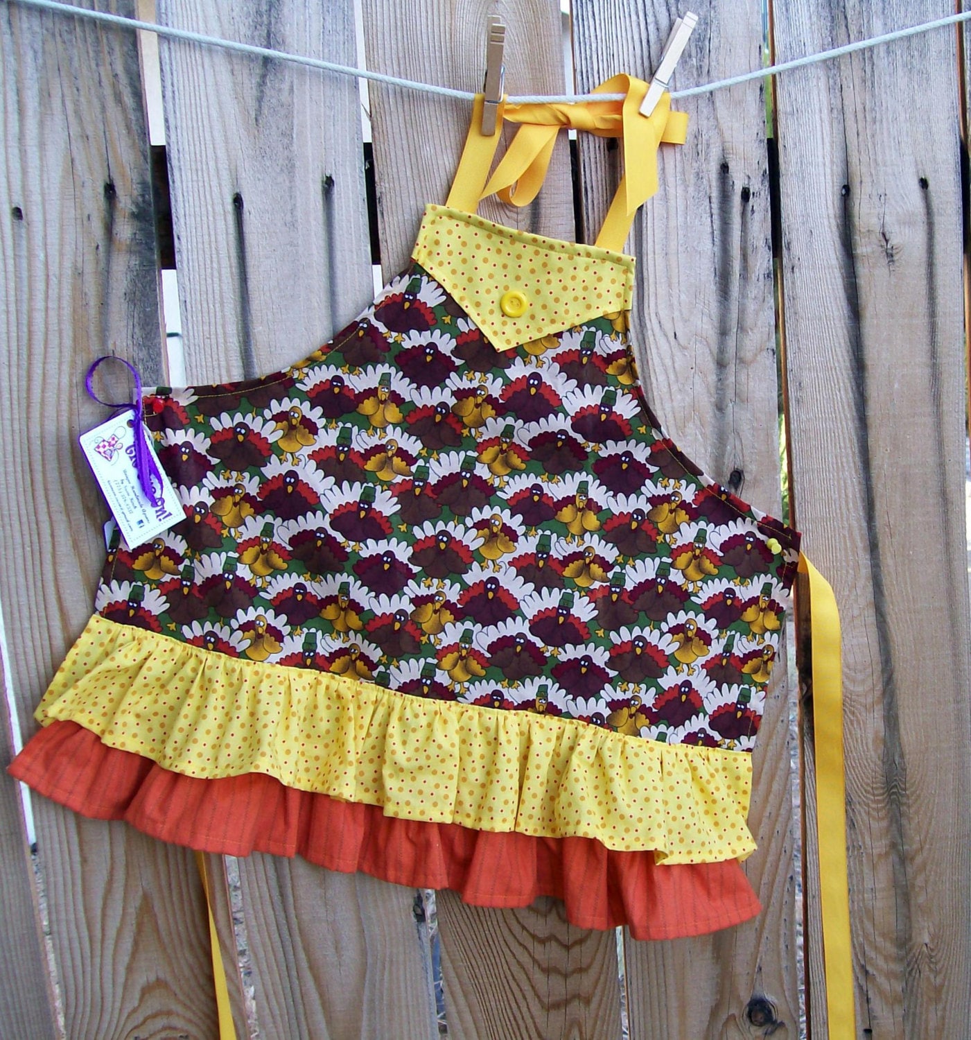 Mädchen Rüschen Schürze Zum Erntedankfest - Größe 6 von SusiesTieOneOnAprons