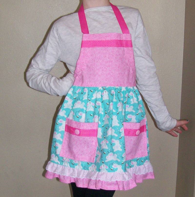 Osterhase Mädchen Schürze - Größe Medium Pink Und Aqua Ostern Für von SusiesTieOneOnAprons
