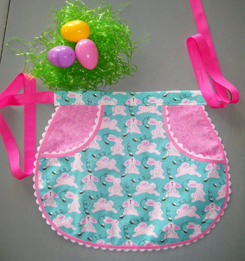 Osterschürze - Mädchen Halbes Häschen Schürze Größe L von SusiesTieOneOnAprons