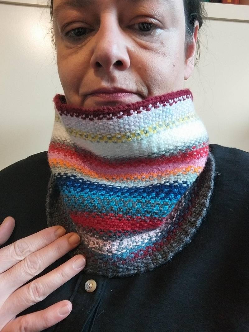 Loop Rundschal Rollkragen Handgestrickt Gestrickt Leinenstich Boho Hippie Bunt Gemustert Webstich von SusanFranzArt