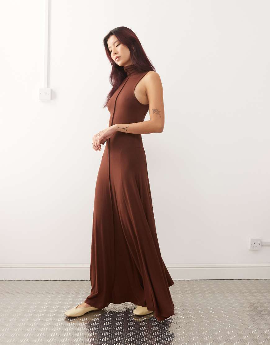 Susmie's - Diana - Körpernah geschnittenes, hochgeschlossenes Maxikleid aus Cupro in Schwarz-Brown von Susmie's