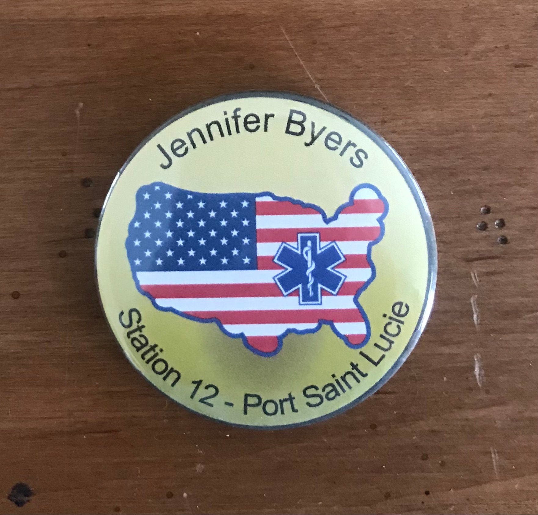 Emt/Ems Custom Button Mit 2 Zeilen Benutzerdefiniertem Text Emt/Ems Custom Button Mit 2 Zeilen Benutzerdefiniertem Text von SuttonsButtonsUSA