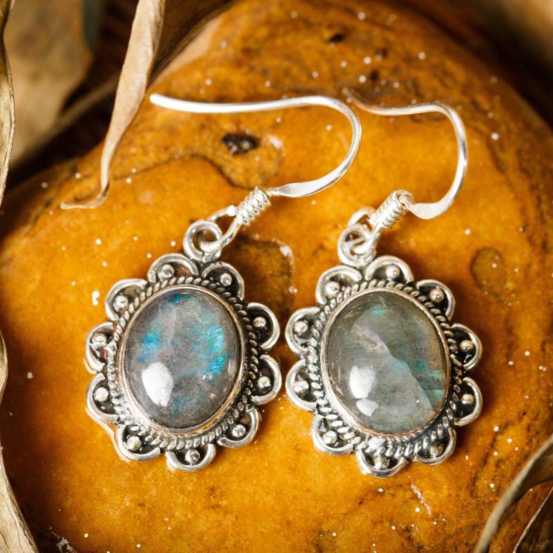 Suvani 925 Oxidiertes Sterlingsilber-Labradorit-Edelstein-Seil-Rand-Vintage Baumeln-Ohrringe 3.5 cm von SuvaniJewelry