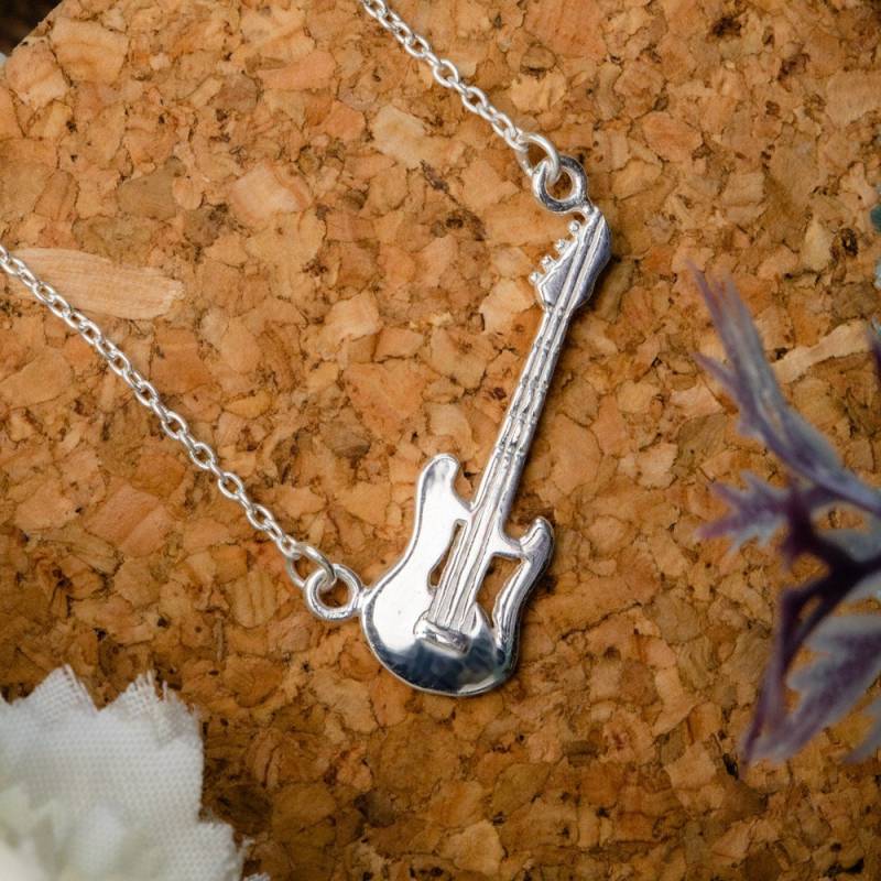 Suvani 925 Sterling Silber E-Gitarre Musik Player Liebhaber Anhänger Halskette 17, 5 Zoll von SuvaniJewelry